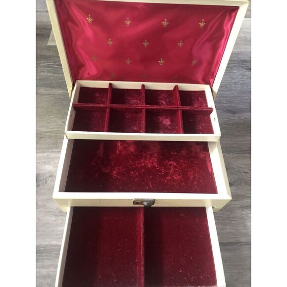 Bond Street Jewelry Box With Red Felt Liner. Vintage - Picture 1 of 16